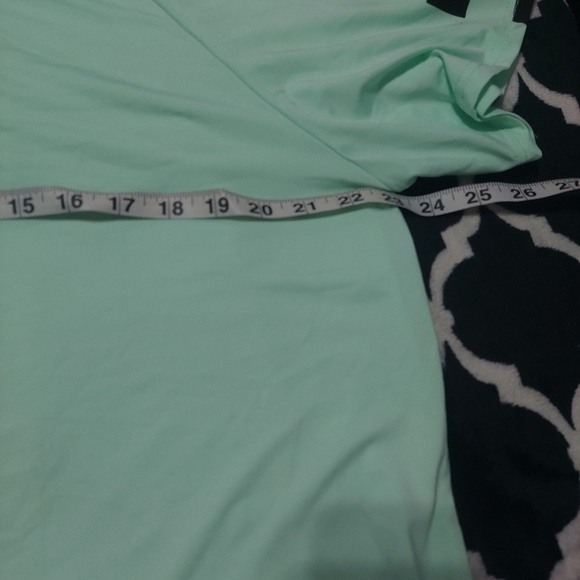 Shein Curve 0XL mint green tee with Checkerboard pattern on sleeve - Picture 3 of 8